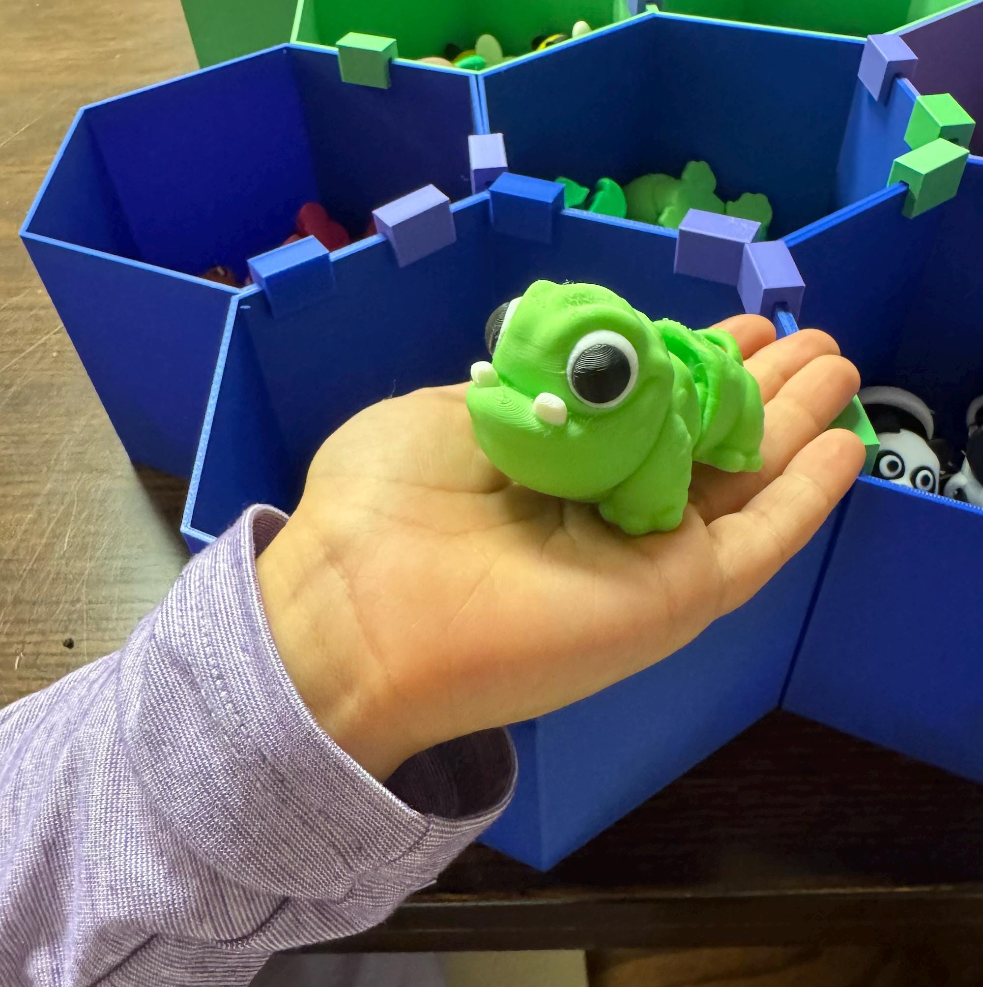 Gift Toy for Kids Fidget Flexi Cute Monster Keychain 3D Articulated Gift for Children Stress Relief Birthday Party Favor Idea for Boys Girls