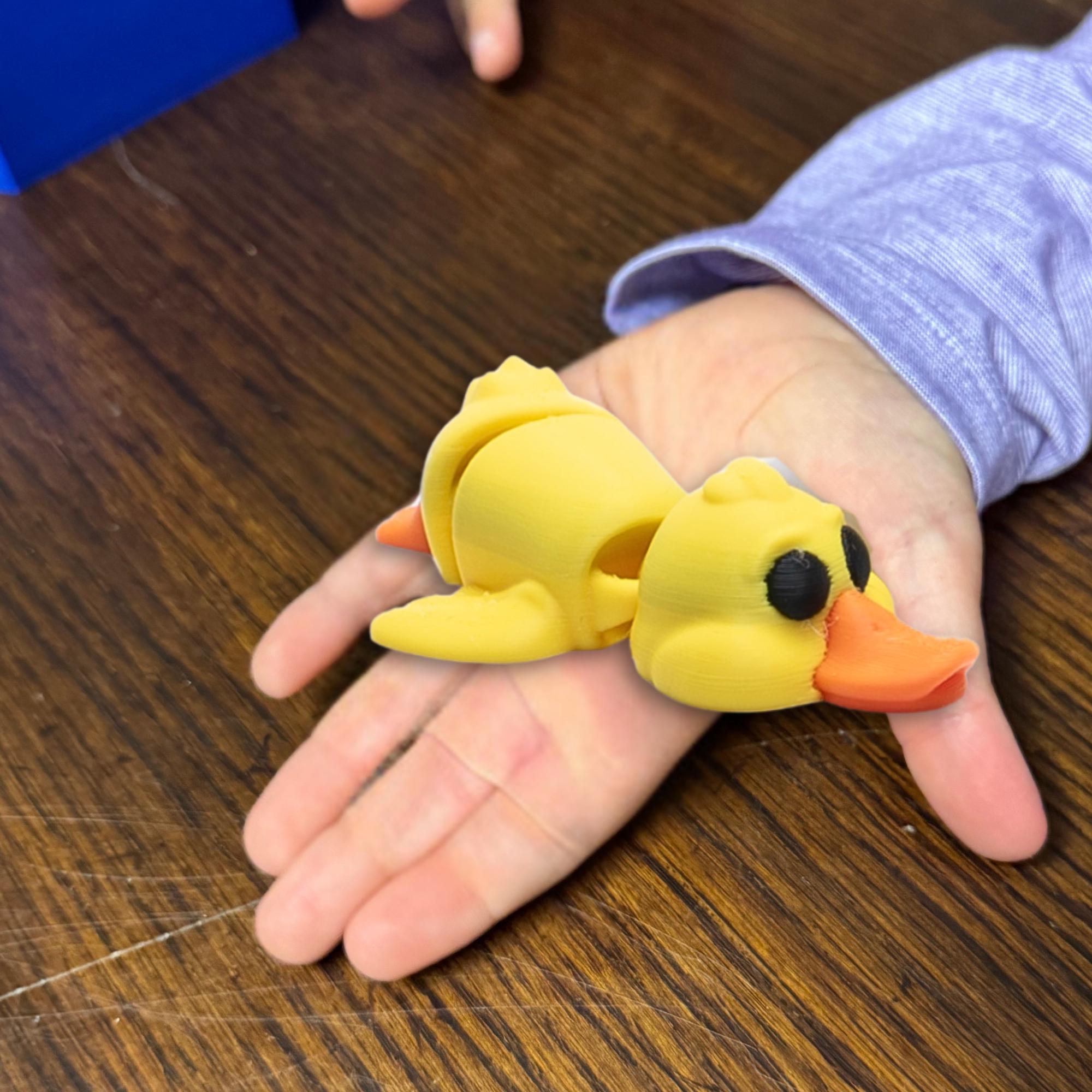 Cute Duck Fidget Toy Flexi Pet 3D Articulated for Stress Relieving Hand Fidget Play Party Favor Gift Ideas for Kids Clip On Flexi Friend
